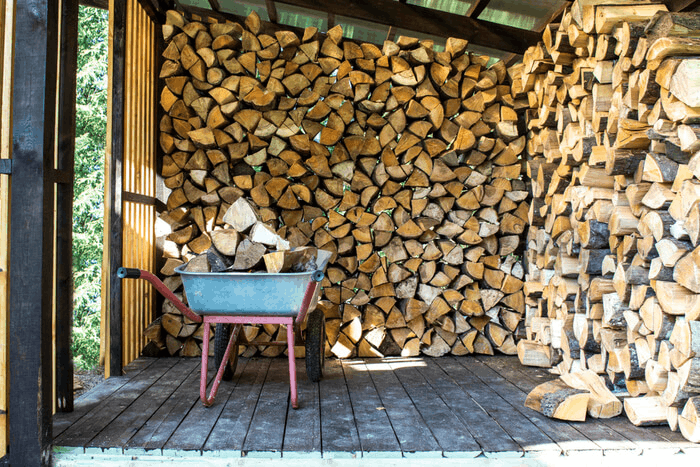 Abris de bois buche de chauffage